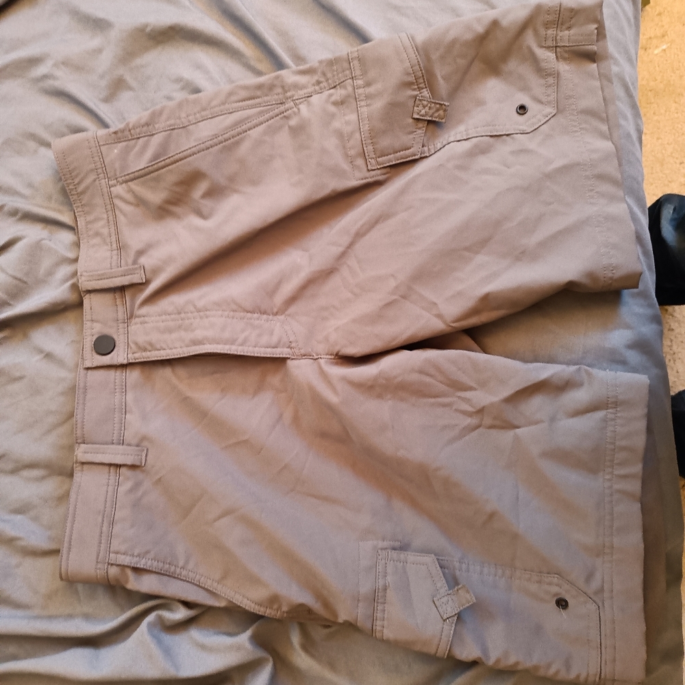 Solaris cargo style shorts 32